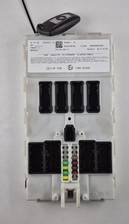 BMW 8709211 FEM Lear 5CU21BF02 módulo FEM con llave
