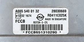 Etichetta della centralina motore SsangYong Rexton A6655400132, R0411C025K, 28030669